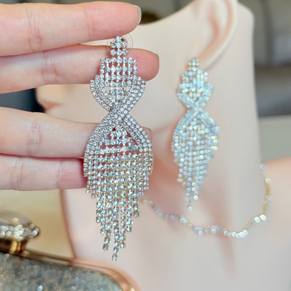 ⚜️ Chic Luxury Gold Crystal Drop Earrings - Picture 4 of 10